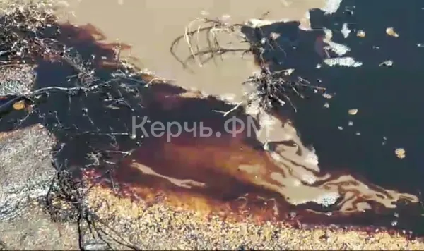 Новости Керчи: Под Керчью закипело нефтяное озеро