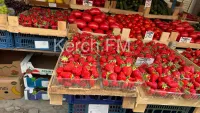 Пошла клубника: центральный рынок заполнен вкусной ягодой