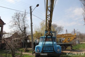 В Керчи 150 квартир остались без света из-за упавшего дерева