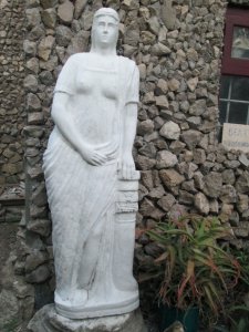 Скульптуры из мрамора, гранита, камня