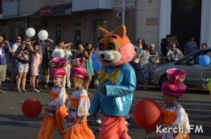 В Керчи прошло костюмированное шествие (видео)