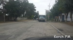 В Керчи кладут асфальт по улице Кокорина