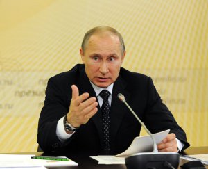 Путин поручил ускорить выделение денег на ремонт дорог в Крыму