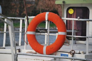 В Керчи морские компании и предприниматели игнорируют правила безопасности на судах