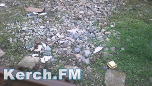 В Керчи приезжие военные устроили свалку возле жилого дома