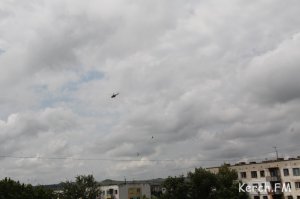 Над Керчью пролетел военный вертолет, - керчанин