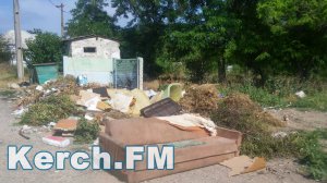 Керчане жалуются на свалки мусора во дворах