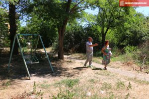 Власти Керчи обещают поставить новые детские площадки