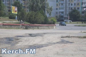 В Керчи по улице Марата течет канализация