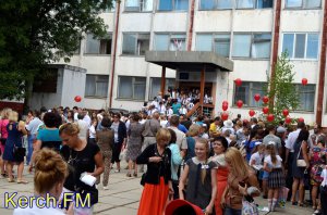 В Керчи Бахарев передал ученикам школы №23 пожелания Главы Республики