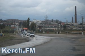 В Керчи возле будущего дома для переселенцев снова течет канализация