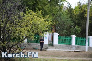 В Керчи оцепили здание детского садика, детей отпустили по домам