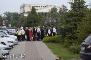 На центральной площади Керчи будущих моряков посвятили в курсанты КГМТУ