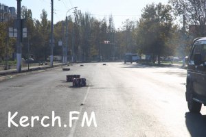В Керчи люки на улице Маршала Еременко сровняли с новым асфальтом