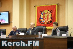 В Керчи министр туризма не захотел отвечать на вопросы о дорогах к памятникам