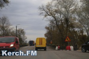 На выезде из Керчи затрудненно движение из-за ремонта дороги (видео)