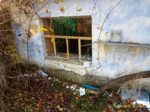 В Керчи ищут владельцев заброшенных домов, в которых организовали притон