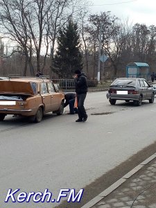 В Керчи перед пешеходным переходом столкнулись два «ВАЗа»