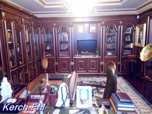 В центре Керчи продают квартиру за 24 миллиона рублей (фото)