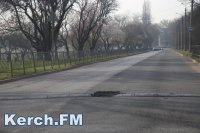 В Керчи снова подготавливают дорогу на Кирова к ямочному ремонту