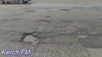 Керчане объезжают ямы на дороге в Аршинцево по «встречке»