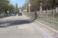 В Керчи на Кирова продолжают делать дыры к ямочному ремонту