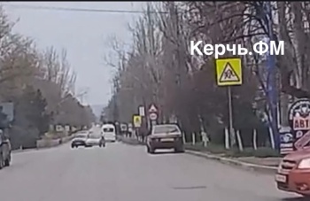 Новости Керчи: Разборки двух водителей на дороге  чуть не закончились аварией (видеорегистратор)