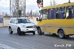 Новости: На керченском перекрестке джип врезался в автобус