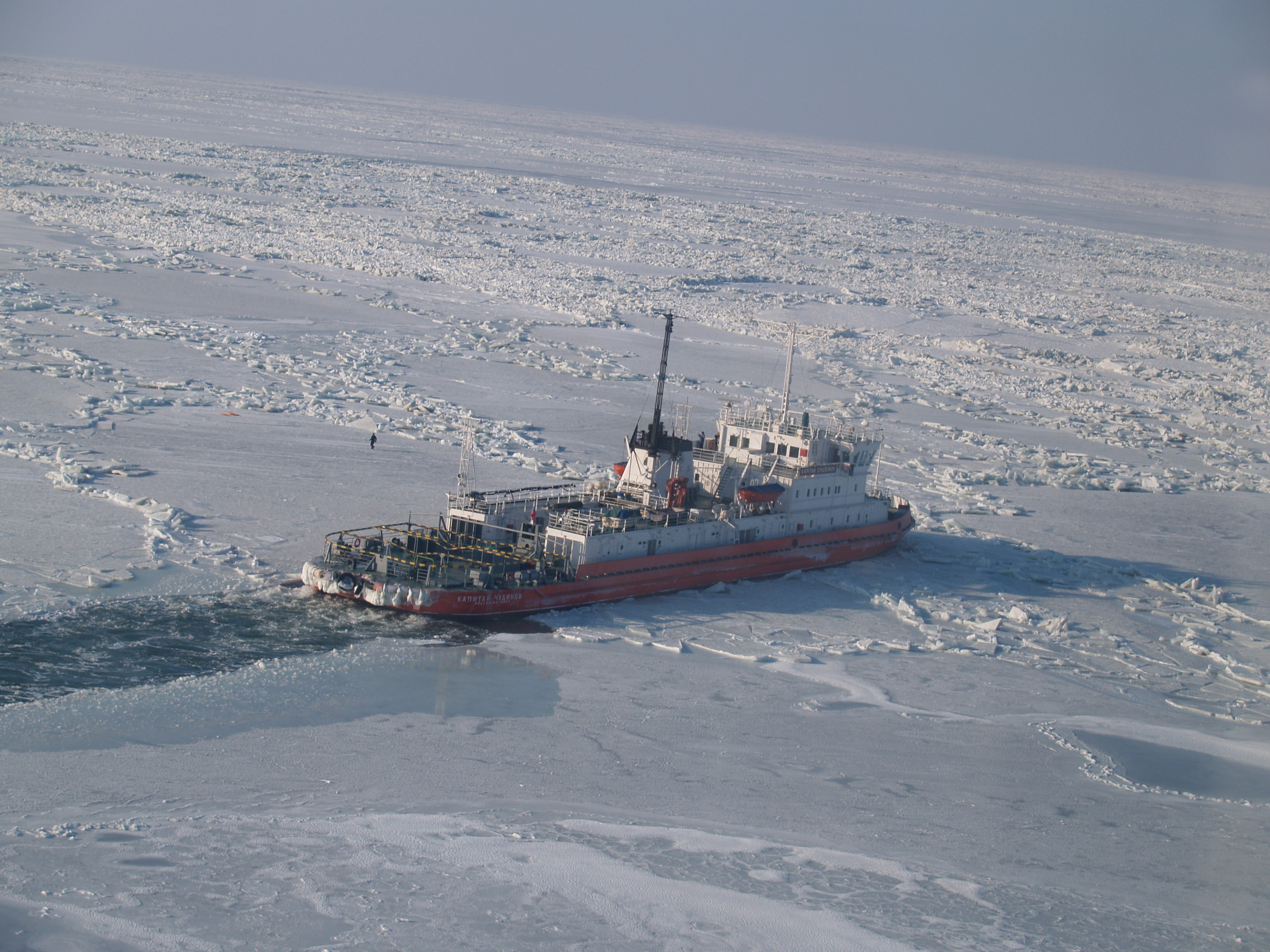 Войти судами. Ледокол Капитан Чудинов Азовское море. Капитан Чудинов ледокол. Ледоколы Азовского моря. Капитан Мошкин ледокол местоположение.