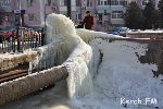 Новости » Общество: В Керчи появились ледяные ловушки, покрытые водой