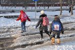 Новости » Общество: На дорогах Керчи образовались ледяные торосы от водоканала