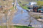 Новости: В Керчи, на ул. Ворошилова, не переставая течет вода