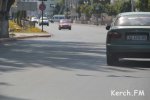 Новости » Экономика » Общество: В центре Керчи сделали дорогу, но за полтора месяца так и не нарисовали разметку