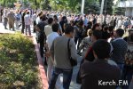 Новости » Общество: Исполком Керчи запретил митинг через суд, но люди все равно митингуют перед зданием горсовета