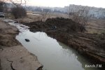 Новости » Криминал и ЧП » Коммуналка: Водоканал Керчи забросил яму с водой под многоэтажкой