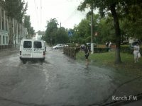 Новости » Криминал и ЧП: Дороги Керчи затопило дождевой водой (видео)