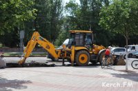 Новости » Коммуналка » Общество: В центре Керчи авария на главном водоводе