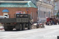 Новости » Коммуналка » Общество: В центре Керчи меняют теплотрассу