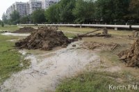 Новости » Криминал и ЧП: На улице Ворошилова в Керчи огромная утечка воды