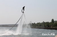 Новости » Спорт: На набережной Керчи состязались спортсмены и летали на флайборде