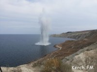 Новости » Общество: В Черном море взорвали авиабомбу и торпеду (видео)