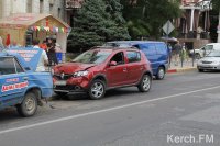 Новости » Криминал и ЧП: В Керчи столкнулись машины у пешеходного перехода