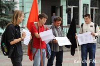 Новости » Общество: Под милицией Керчи прошел митинг-пикет «Против депутатского произвола»