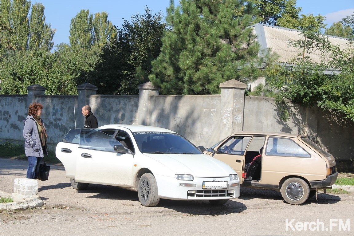 На повороте в Керчи не смогли разъехаться две машины » Керчь.ФМ