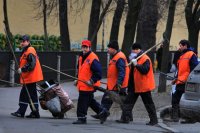 Новости » Общество: Чиновники Керчи будут контролировать рабочее время дворников