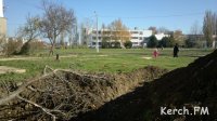 Новости » Коммуналка: Керчане беспокоятся, что из-за незарытой  ямы пострадают люди