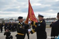 Новости » Общество: Военные Керчи приняли участие во вручении боевого знамени