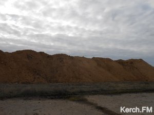 Новости » Экология: В поселке Багерово под Керчью незаконно добывают песок?