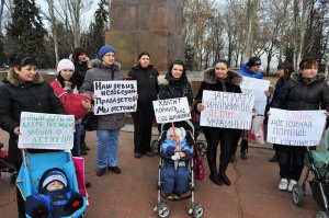 Новости » Экономика » Права человека: В Керчи задерживают выплату «детских»