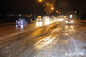 Новости » Криминал и ЧП » Коммуналка: В Керчи обледенелые дороги создают опасность для автомобилей (видео)